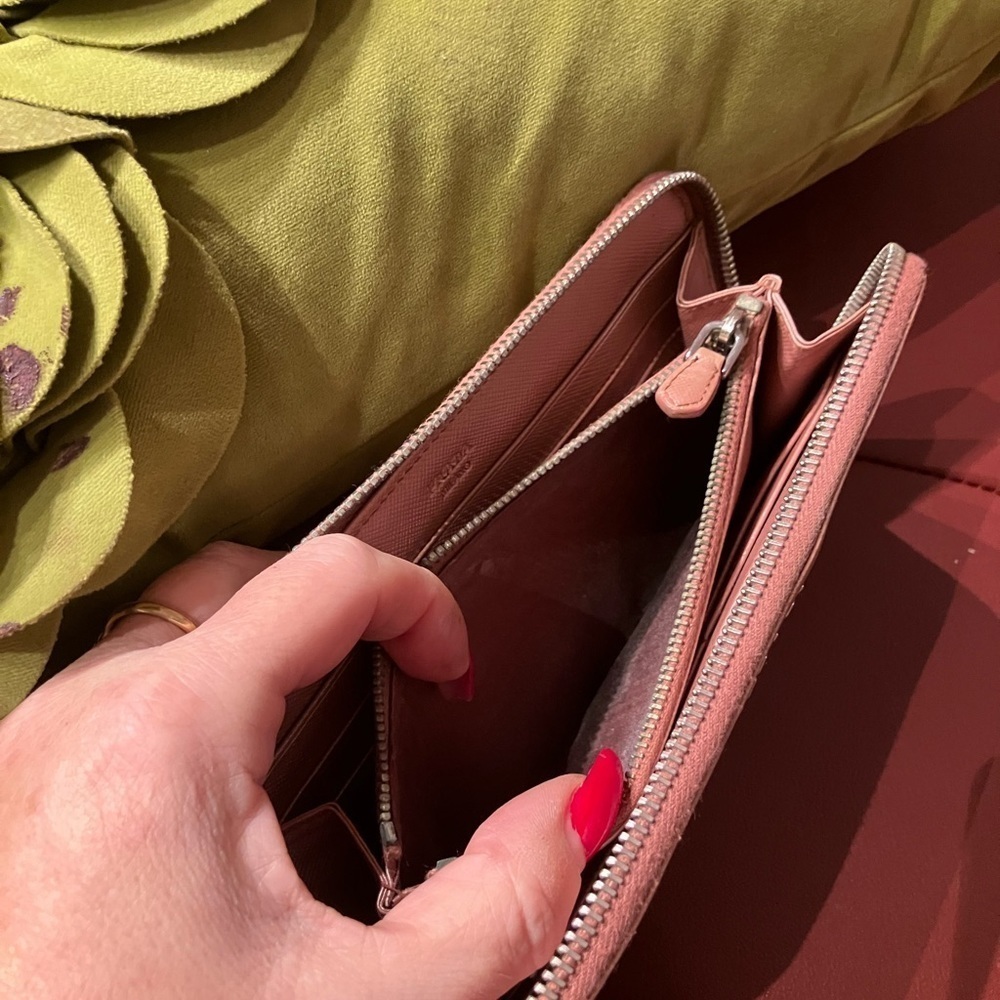 Prada Wallet - Picture 7 of 8